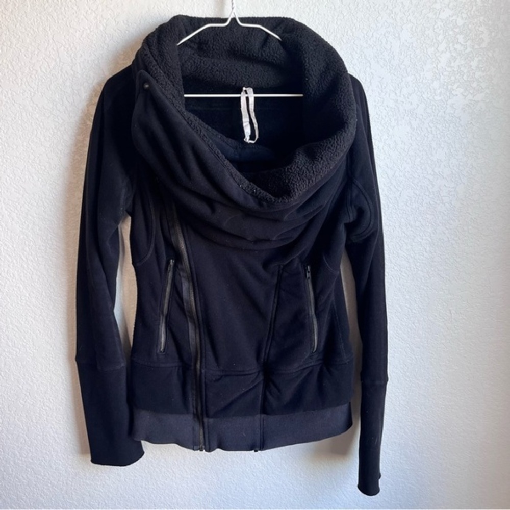 Lululemon thick black zip-up cowl neck jacket size 6